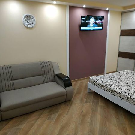 Apartments In The Center Maidan Riwne Exterior foto