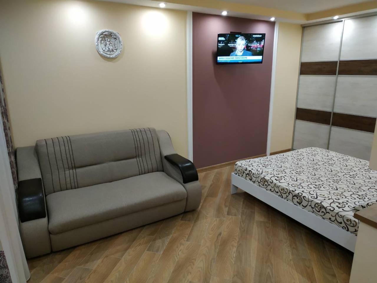 Apartments In The Center Maidan Riwne Exterior foto